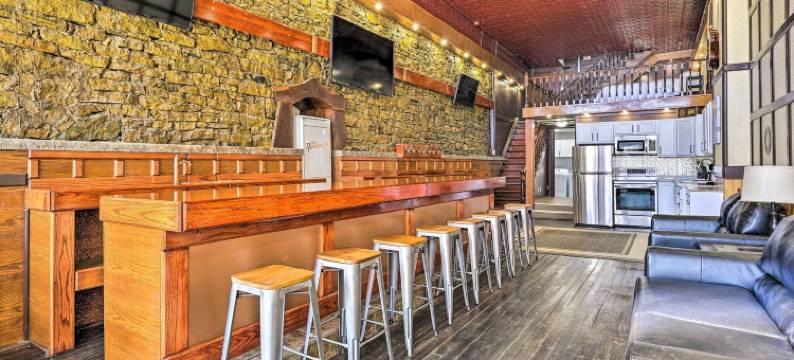 翻新酒吧 <离密西西比河两个街区(Walk to River: Unique Studio in Renovated Bar!)图片