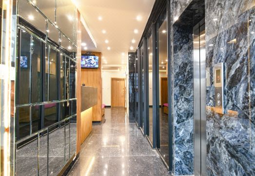 FabHotel Leela Inn - Nr Park Circus 7 Point Hotel Overview