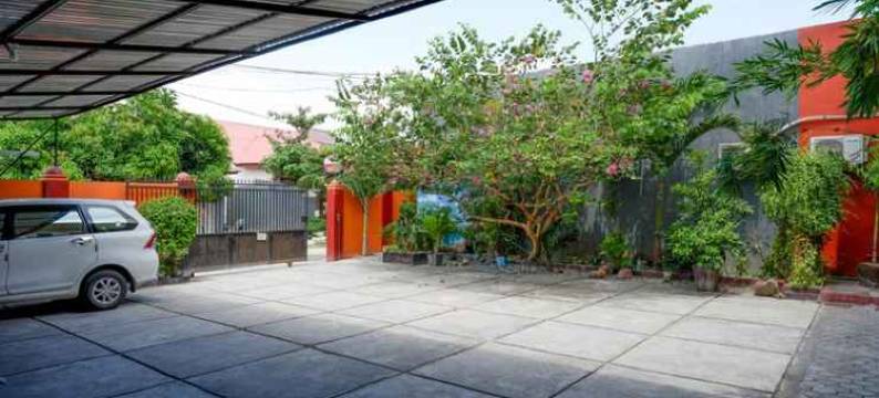 红多兹酒店-近帕卢朱弗利亚机场穆提亚拉SIS(RedDoorz Near Mutiara Sis Al Jufrie Airport Palu)图片