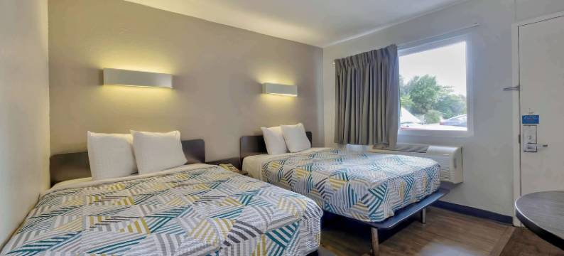 奥什科什6号汽车旅馆(Motel 6 Oshkosh, WI)图片