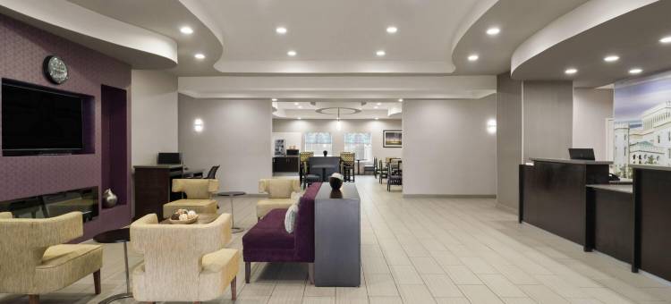 巴吞鲁日德纳姆斯普林斯拉昆塔温德姆套房酒店(La Quinta Inn & Suites by Wyndham Baton Rouge Denham Springs)图片