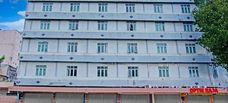 橡树镇帕伦邦酒店靠近安培拉大桥原阿祖拉酒店(Townhouse Oak Palembang Near Jembatan Ampera Formerly Azzura Hotel)图片