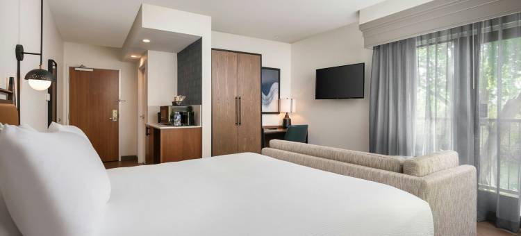 纽布朗费尔斯河村万怡酒店(Courtyard New Braunfels River Village)图片