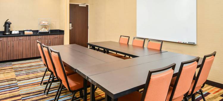 沃伦斯堡万枫酒店及套房(Fairfield Inn & Suites Warrensburg)图片