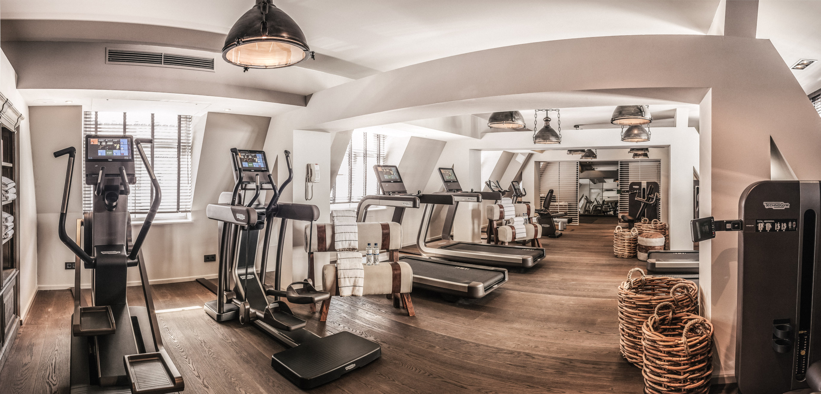 Fairmont Hotel Vier Jahreszeiten Hotel Overview