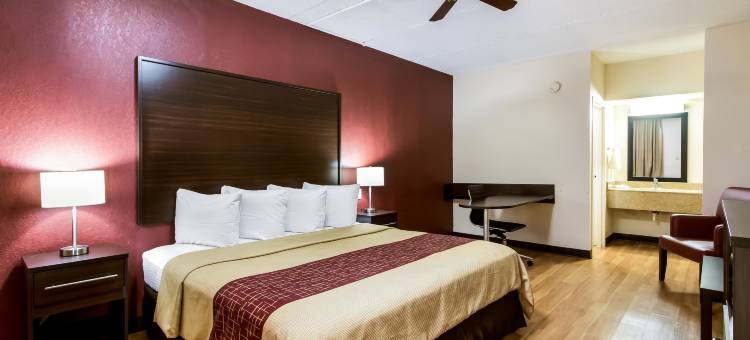 斯泰茨伯勒-大学红顶套房酒店(Red Roof Inn & Suites Statesboro - University)图片
