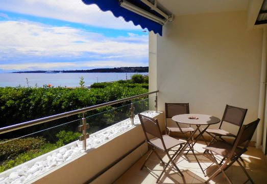 Lerins Hotel Overview