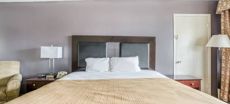 OYO 路易斯安那亚历山德里亚165号公路酒店(OYO Hotel Alexandria La- Hwy 165)图片