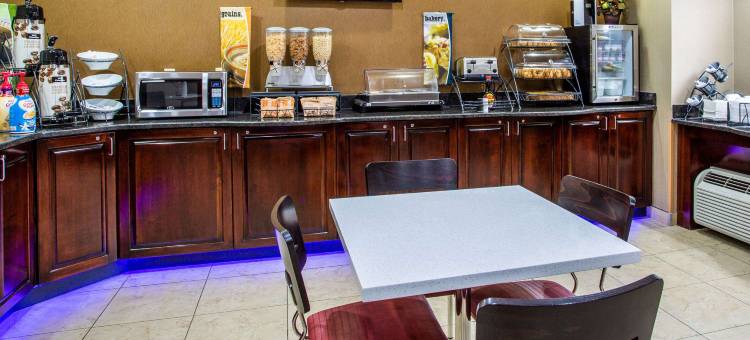 Microtel Inn & Suites by Wyndham Charleston WV图片