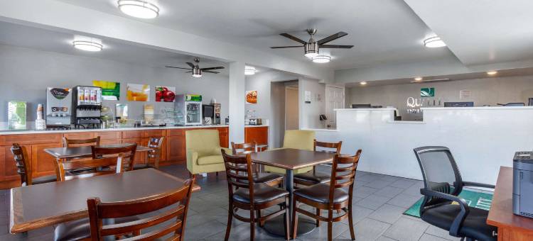 迈措沃市中心凯艺套房酒店(Quality Inn & Suites Near Downtown Mesa)图片