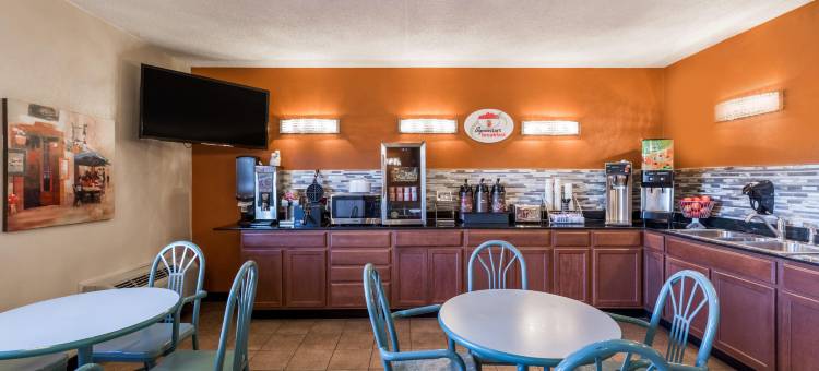 威奇托北温德姆速8酒店(Super 8 by Wyndham Wichita North)图片