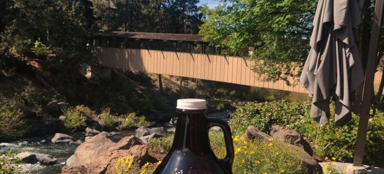 河屋旅馆(Riverhouse Lodge)图片