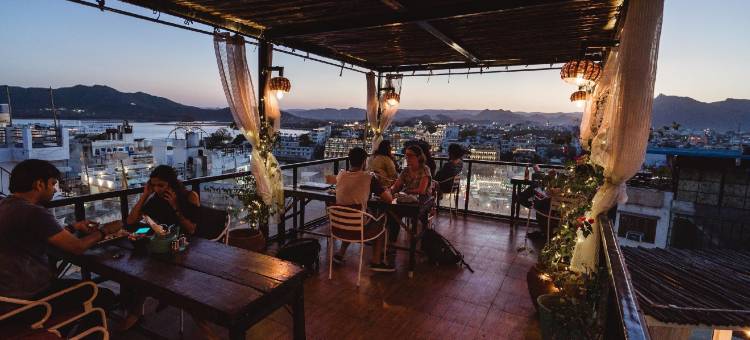 乌戴尼瓦斯湖滨酒店(Hotel Udai Niwas by the Lake)图片