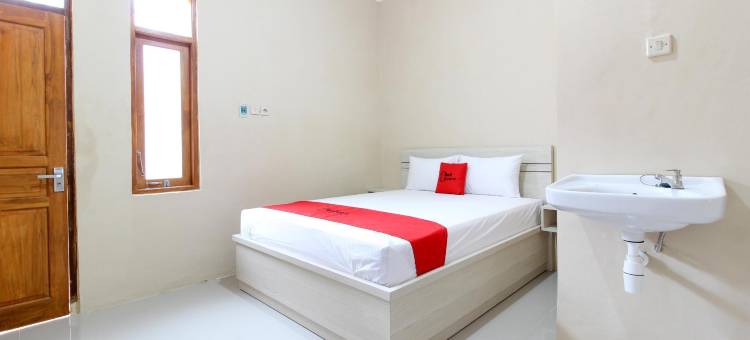 红多兹酒店-巴勒卡邦城市公园(RedDoorz Near Balekambang City Park)图片