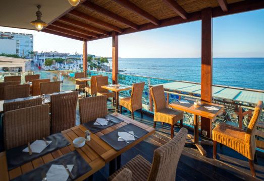 Golden Beach Hotel Overview