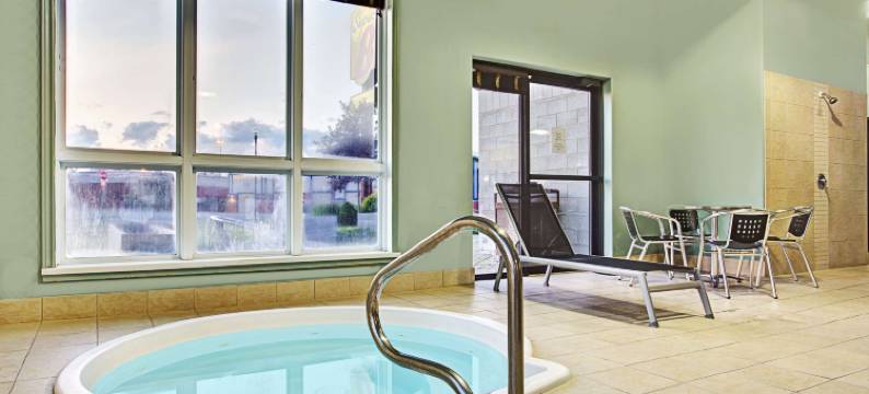 拉彻尼亚/特勒博恩速 8 酒店(Super 8 by Wyndham Lachenaie/Terrebonne)图片