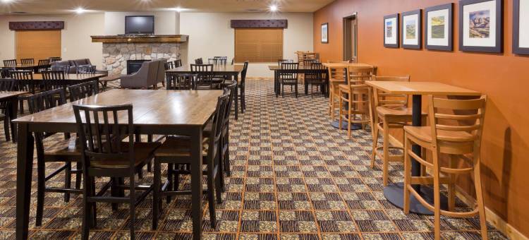 法戈南温德姆美吟温德姆酒店(AmericInn by Wyndham Fargo Medical Center)图片