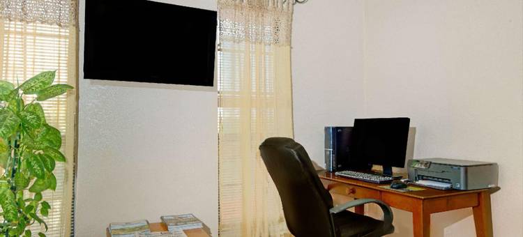 布劳尼希湖戴斯套房酒店(Days Inn & Suites by Wyndham Braunig Lake)图片