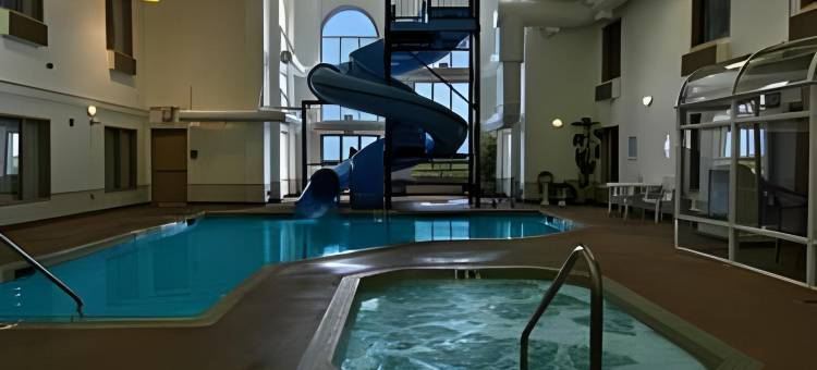 三山温德姆速8酒店(Super 8 by Wyndham Three Hills AB)图片