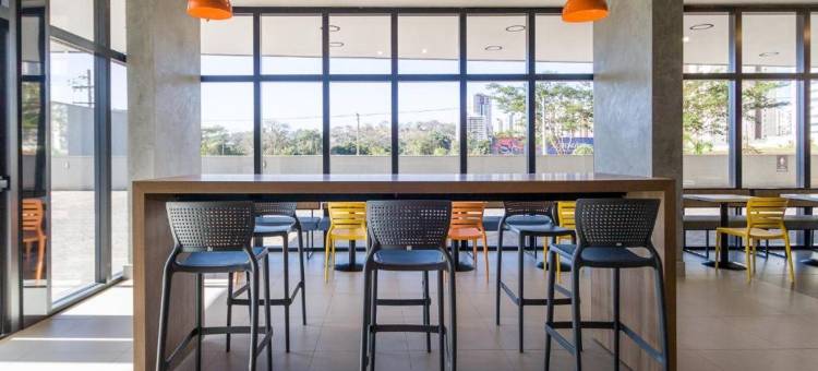 宜必思快捷里贝朗普雷托高尔夫度假村酒店(Ibis Budget Ribeirao Preto Vila do Golf)图片