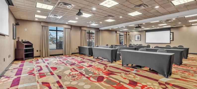洲际智选假日套房酒店罗利西-联想中心(Holiday Inn Express & Suites RALEIGH WEST - LENOVO CENTER by IHG)图片