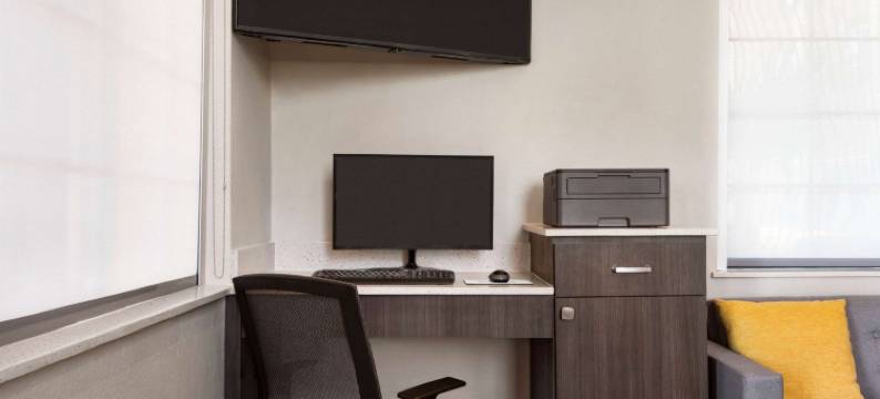 休斯顿荷比机场戴斯套房酒店(Days Inn & Suites by Wyndham Houston Hobby Airport)图片