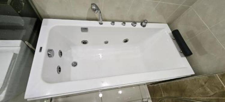 Paragon Suites Studios with Private Jacuzzi Near CIQ RTS图片
