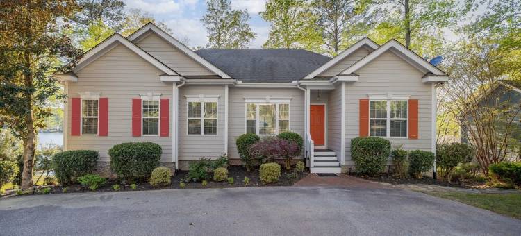 加斯顿湖畔度假屋 客人都很喜欢使用我们的免费浮筒船!(Lake Gaston Waterfront Home!  Our Guests Love Using Our Free Pontoon Boat !)图片