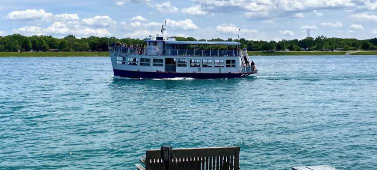 Blue Water Hideaway...Awesome renovation...Incredible River Views...Free Wifi图片