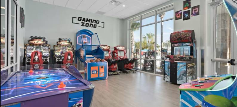 惊人的现代家庭游泳池温泉游戏房Wi101(Amazing Modern Home Pool/Spa Game Room WI101)图片