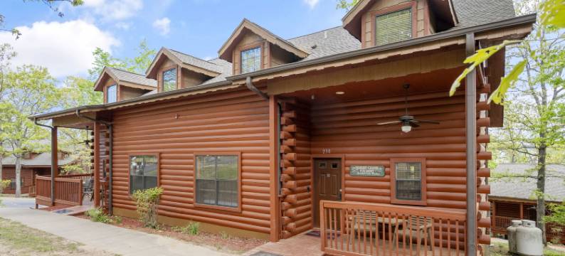 Connected Cabins with Cozy Living Space - Inviting Family Retreat图片