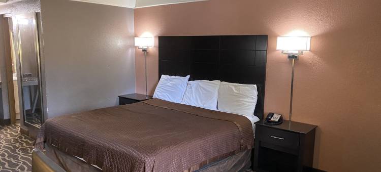 北蓝道经济型酒店(Economy Inn North Randall)图片