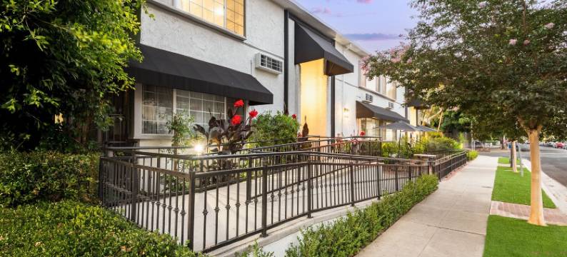 威尔希尔斯特酒店(Wilshire Crest Hotel)图片