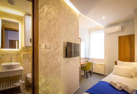 Privilege Suites by Central Park Hotel Overview