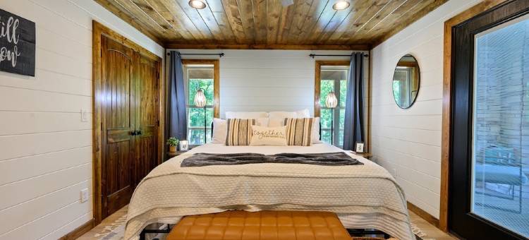 Insta-Worthy Cabin w/Heated Pool/Hot Tub/Arcade/Slide/Fire Pit/Foosball/Swings图片