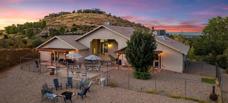 新豪华普雷斯科特猞猁B B 4k平方英尺，可住22人(New Luxury Prescott Lynx B B 4k ft2 Sleeps 22)图片