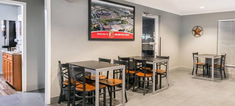 阿林顿速8酒店-近AT＆T体育场(Super 8 by Wyndham Arlington Near at&T Stadium)图片