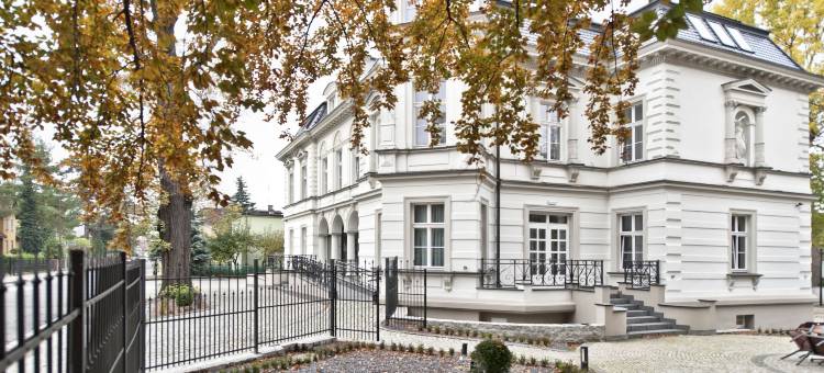 红男爵酒店及餐饮(Red Baron Hotel & Restaurant)图片