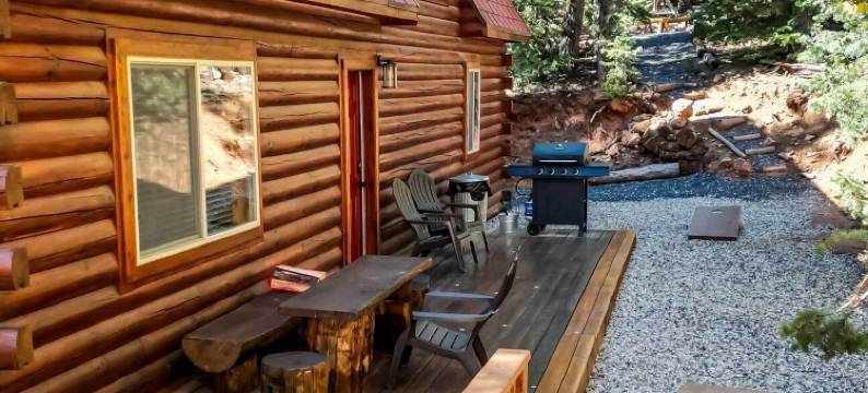 徒步、骑行和滑雪：鸭溪村A型小屋！(Walk to Duck Creek Village A-Frame Getaway!)图片