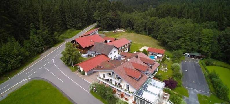 兰德加斯托赫尔施泰恩酒店(Landgasthof Hotel Zum Hirschenstein, Pension Garni)图片
