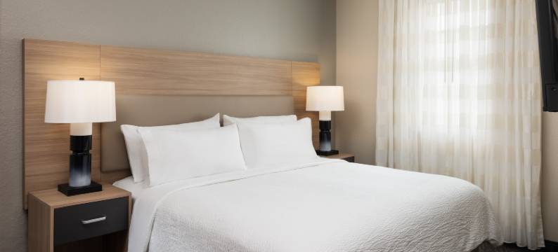 迈阿密多拉烛木套房酒店(Candlewood Suites MIAMI - DORAL by IHG)图片