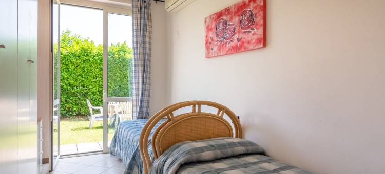 萨罗公寓带泳池和橄榄园(Apartment in Salo with Pool and Olive Groves)图片