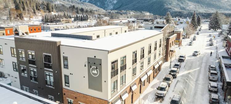 Basecamp套房雷夫尔斯托克(Basecamp Suites Revelstoke)图片