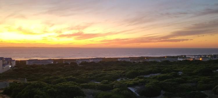 Big Bay Bliss, ocean and mountain views.图片