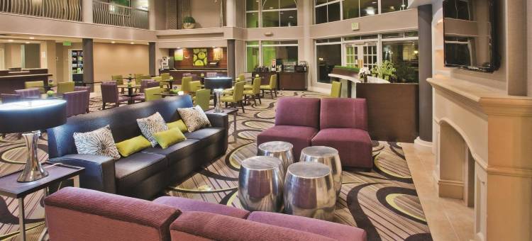 图森机场拉昆塔温德姆套房酒店(La Quinta Inn & Suites by Wyndham Tucson Airport)图片