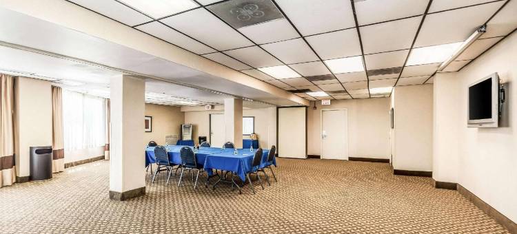 亚历山德里亚西部舒适酒店及套房(Comfort Inn & Suites Alexandria West)图片