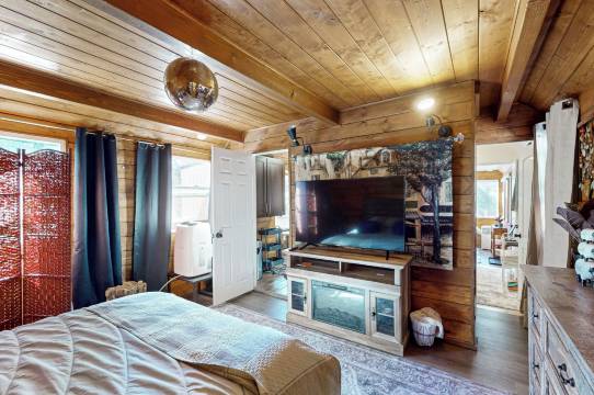 放松的度假屋,带露台,距离箭头湖1英里!(Relaxing Retreat w/ Deck, 1 Mi to Lake Arrowhead!)