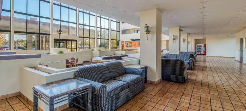 杰克逊西北会议中心凯隆酒店(Clarion Hotel Jackson Northwest)图片