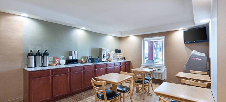 皮姆利科赛马场附近凯艺酒店(Quality Inn Near Pimlico Racetrack)图片