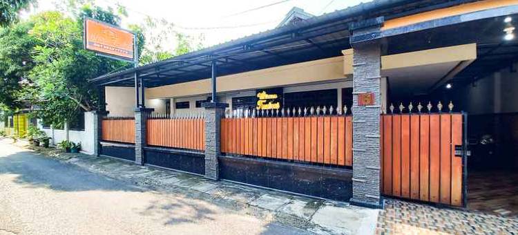 OYO Life 92785 特鲁布斯伊斯兰旅馆(Wisma Trubus Syariah RedPartner Near Rsud Koesma Tuban)图片